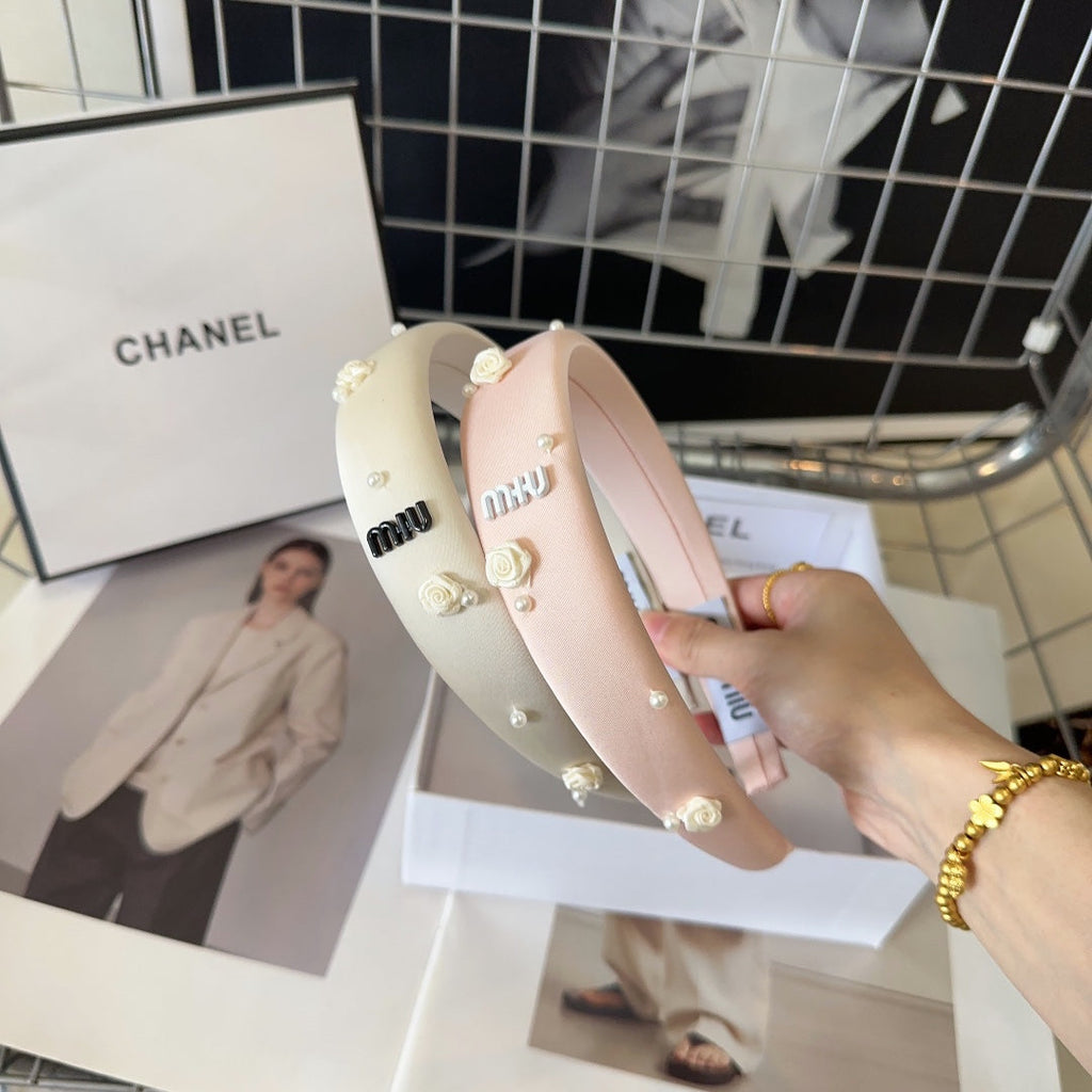 CHANEL HEADBAND EMBELLISHED FLOWER AND PEARL IN LIGHT PINK SILK 194315