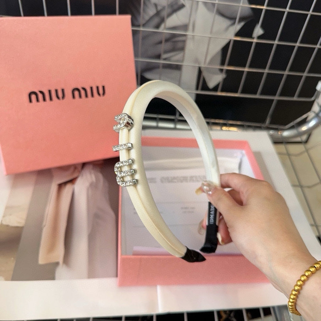 CHANEL SILK HAIRBAND ATTACHED CRYSTAL LOGO WHITE 196475