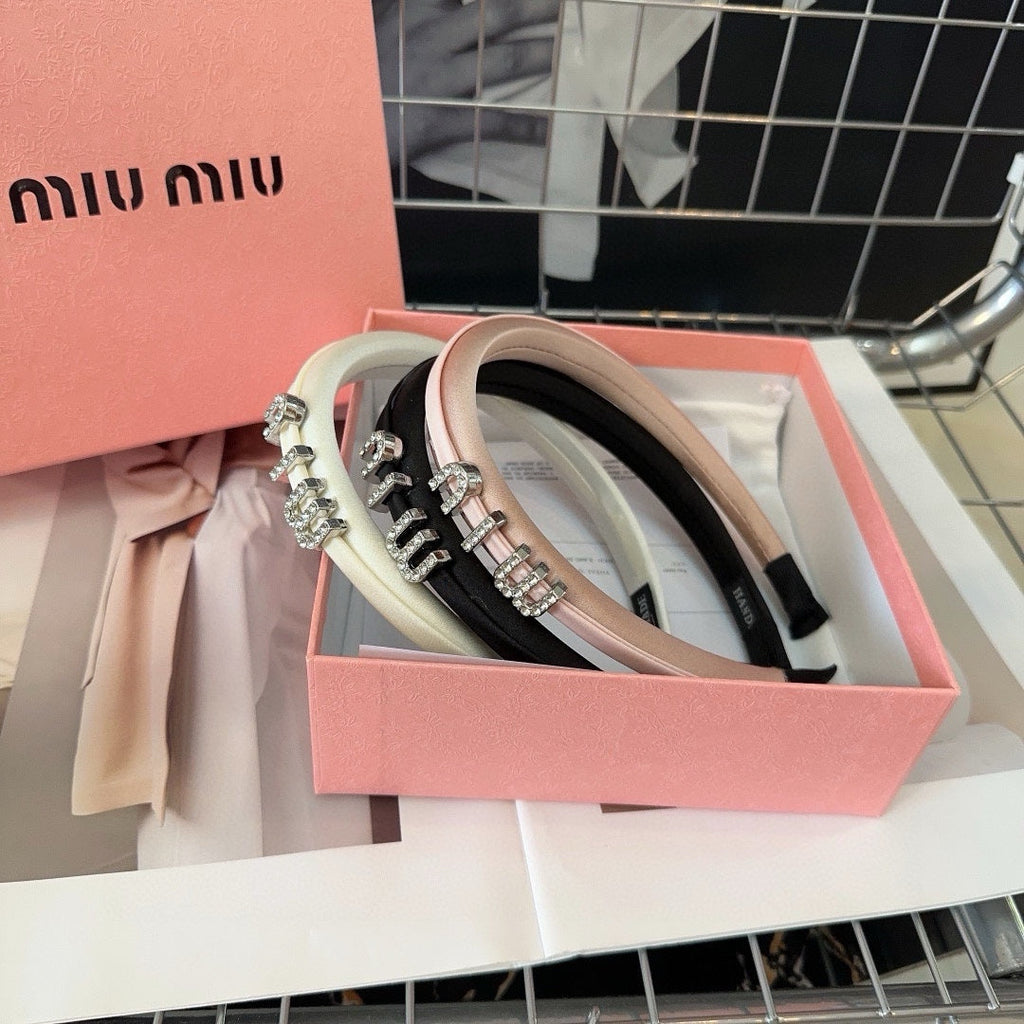 CHANEL SILK HAIRBAND ATTACHED CRYSTAL LOGO WHITE 196475