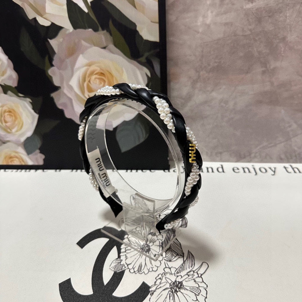 CHANEL HEADBAND IN BLACK CALFSKIN MIX PEARL CHAIN 347680