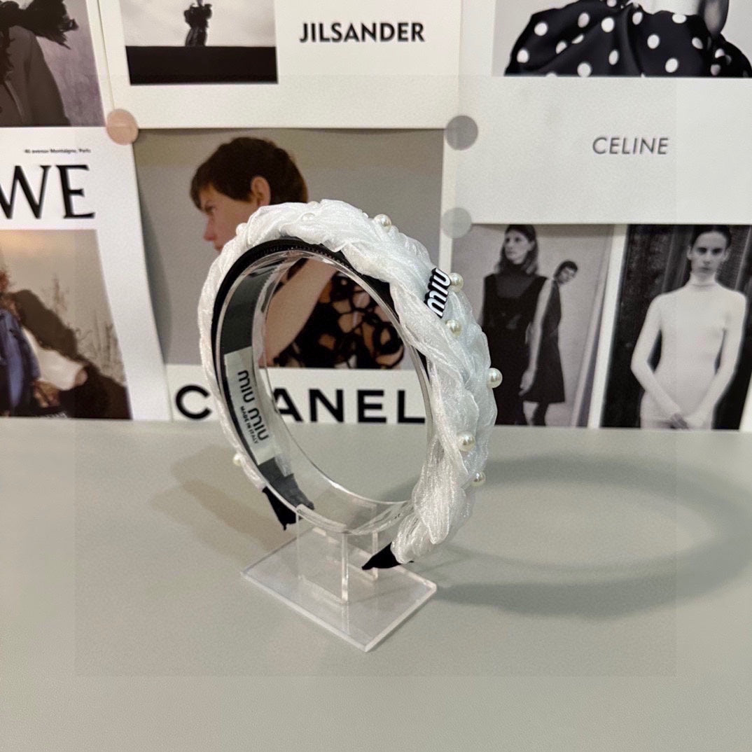 CHANEL HAIR BAND IN WHITE CHIFFON PEARL-EMBELLISHED 395326