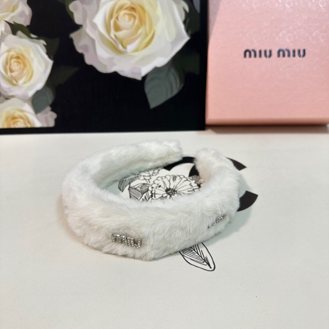 CHANEL THICK HEADBAND WITH DIAMOND LOGO IN WHITE PLUSH FABRIC 412483