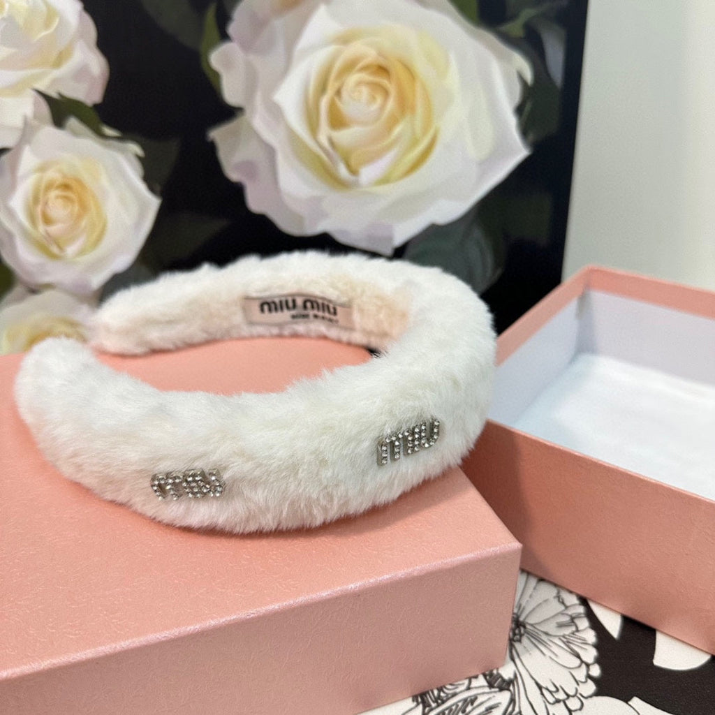 CHANEL THICK HEADBAND WITH DIAMOND LOGO IN WHITE PLUSH FABRIC 412483