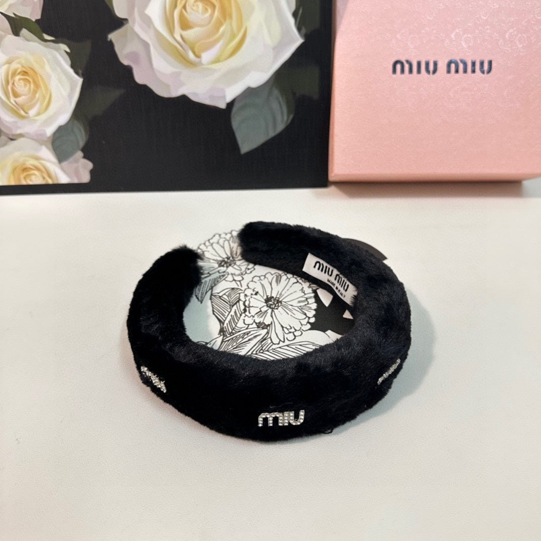CHANEL THICK HEADBAND WITH DIAMOND LOGO IN BLACK PLUSH FABRIC 412484