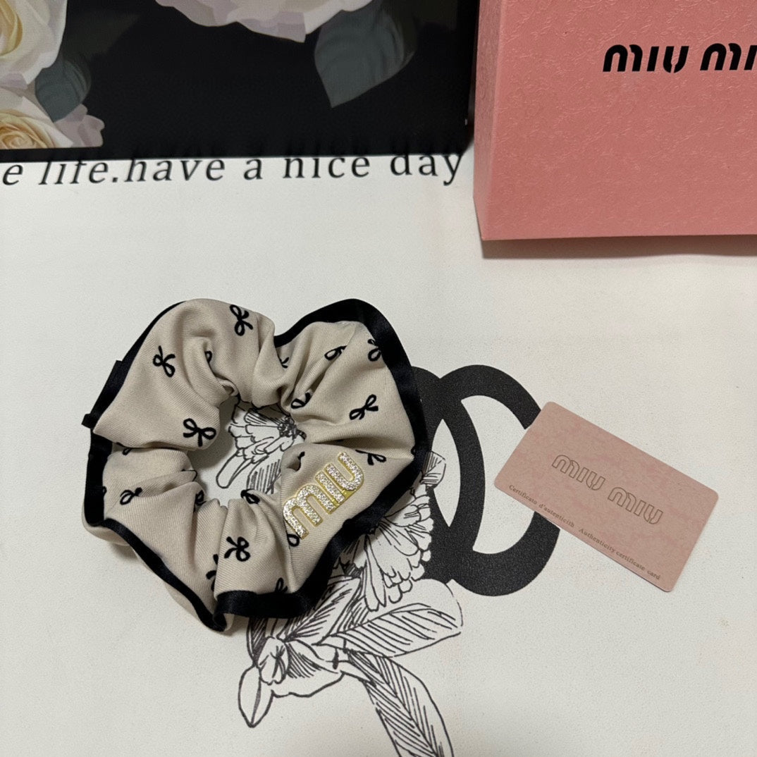 CHANEL HAIR TIE IN BEIGE MIX BLACK SPANDEX FABRIC 432828