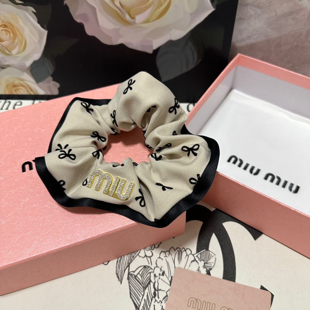CHANEL HAIR TIE IN BEIGE MIX BLACK SPANDEX FABRIC 432828