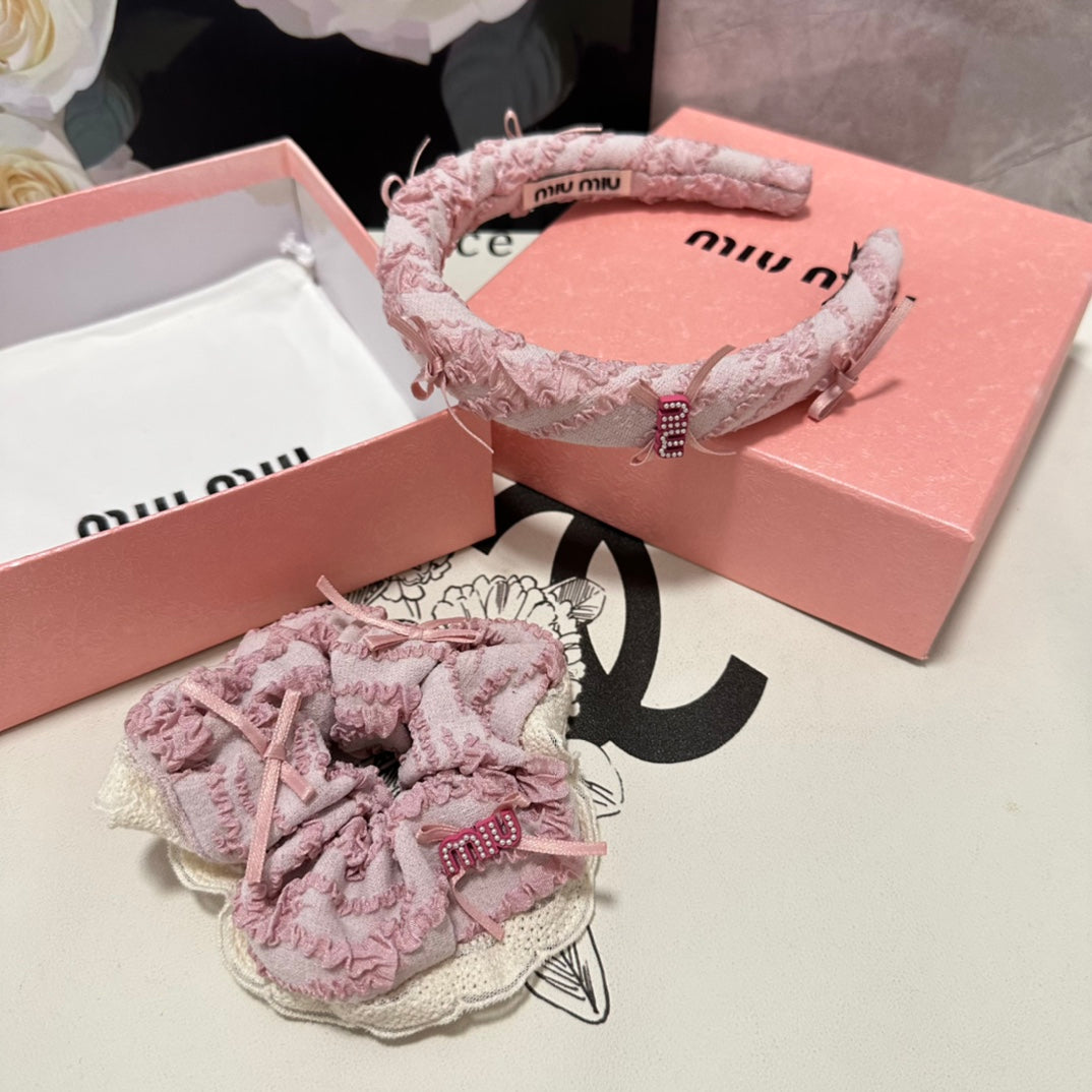 CHANEL SET HEADBAND AND HAIR TIE IN LIGHT PINK FABRIC ATTACHED BOWS 432848