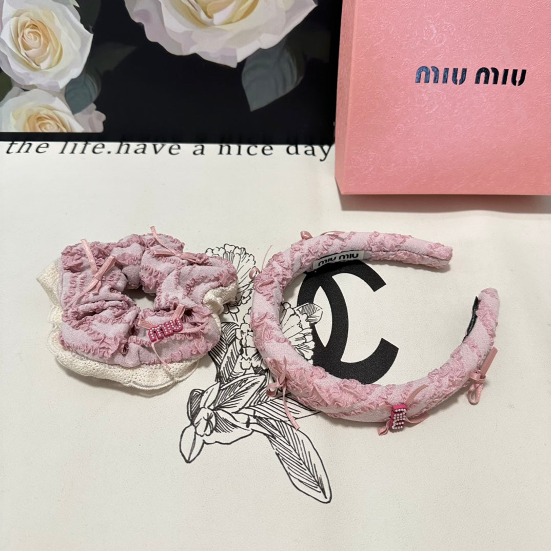 CHANEL SET HEADBAND AND HAIR TIE IN LIGHT PINK FABRIC ATTACHED BOWS 432848