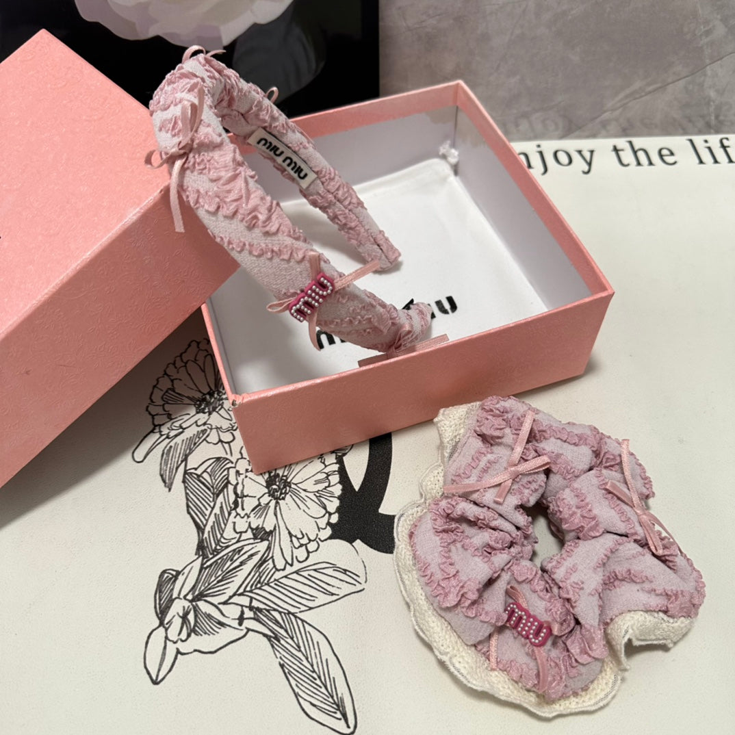 CHANEL SET HEADBAND AND HAIR TIE IN LIGHT PINK FABRIC ATTACHED BOWS 432848