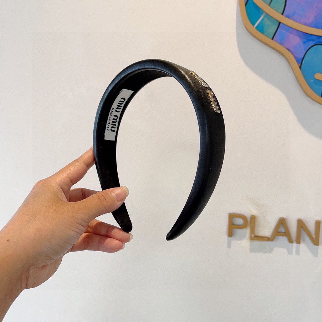 CHANEL THICK HEADBAND IN BLACK CALFSKIN GOLD LOGO 409395