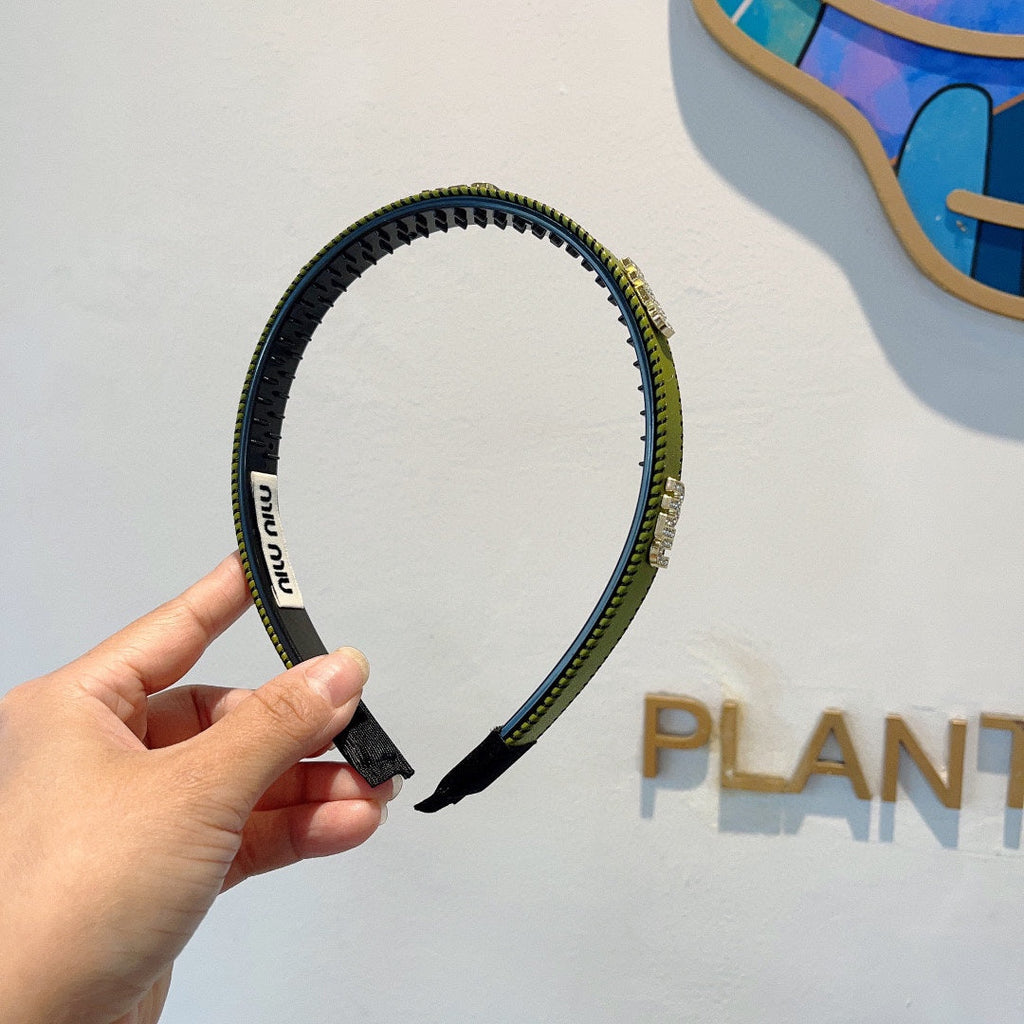 CHANEL HEAD BAND IN OLIVE GREEN LAMBSKIN AND RESIN 417298