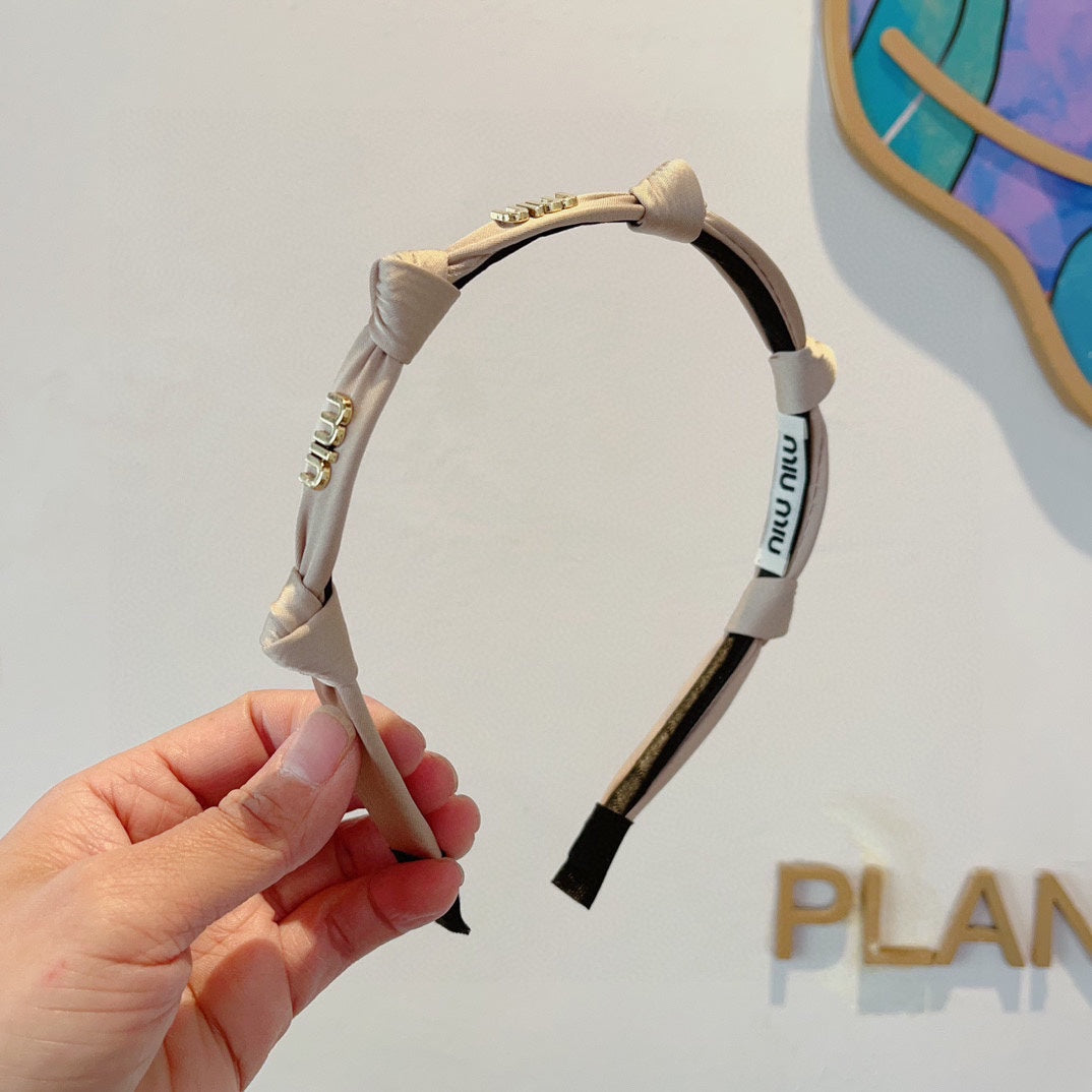 CHANEL HEADBAND GOLD LOGO IN BEIGE SILK 417302