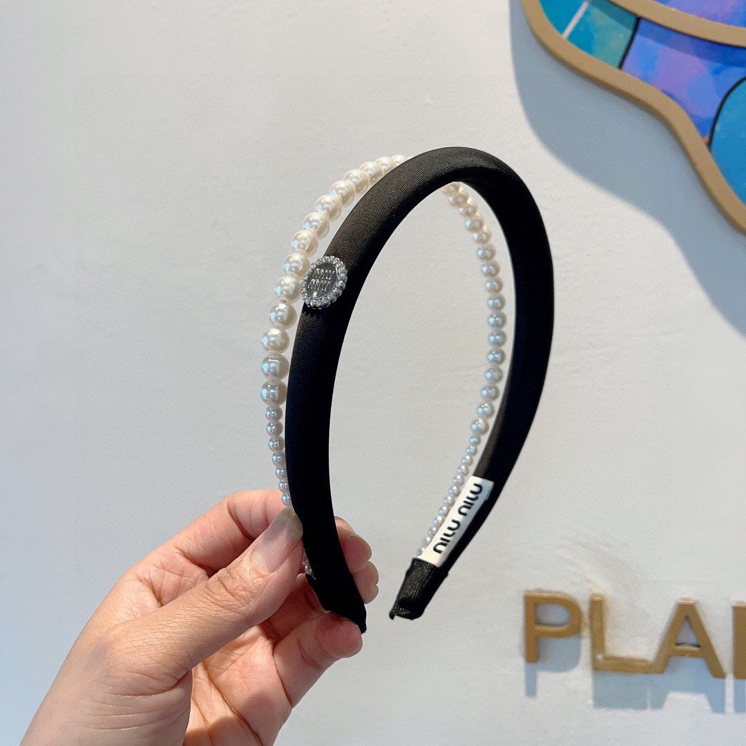 CHANEL HAIR BAND IN BLACK COTTON ATTACHED PEARL CHAIN 418901