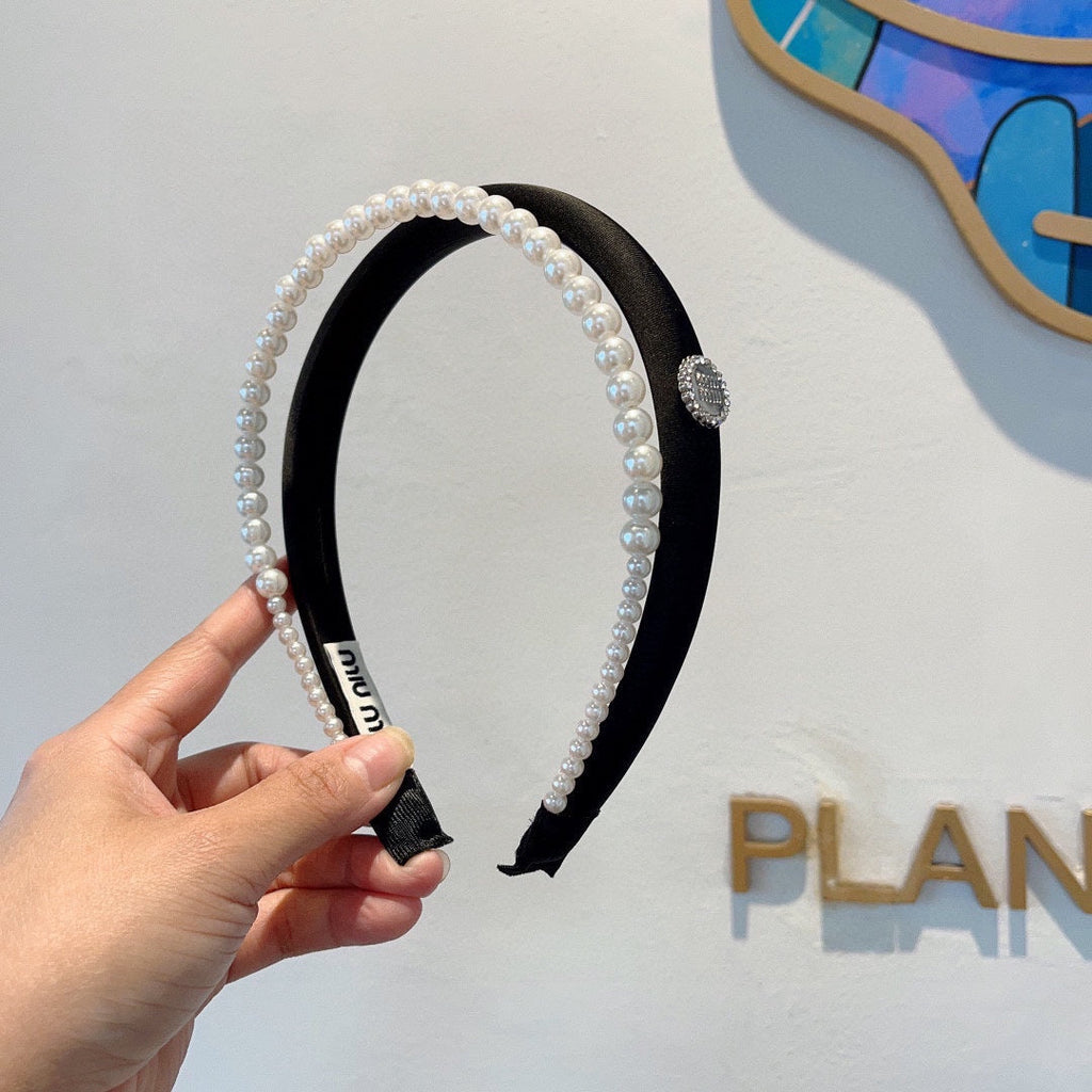 CHANEL HAIR BAND IN BLACK COTTON ATTACHED PEARL CHAIN 418901