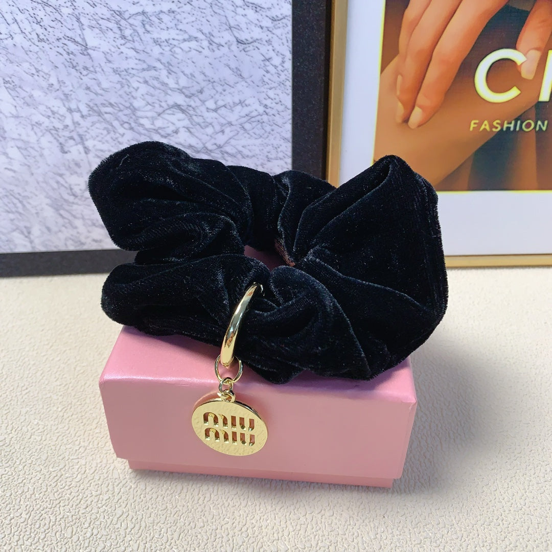 CHANEL BLACK VELVET SCRUNCHIE ATTACHED GOLD TAG LOGO 136818