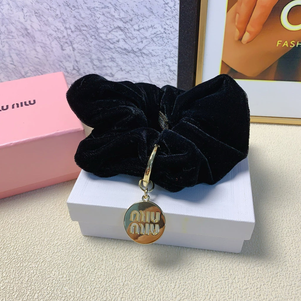 CHANEL BLACK VELVET SCRUNCHIE ATTACHED GOLD TAG LOGO 136818